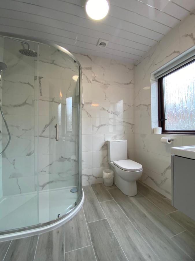 Tullybay Holiday Homes Екстериор снимка